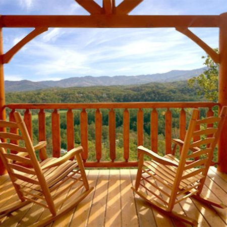 Above The Tree Tops Sevierville Exterior photo