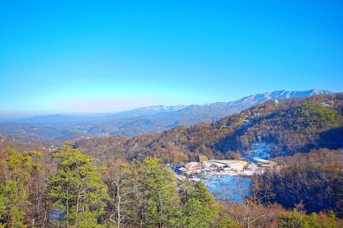 Above The Tree Tops Sevierville Exterior photo